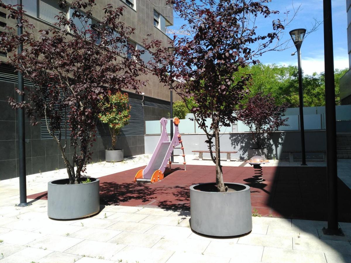 Stylish Flat, 2 Bathrooms And Swimming Pool, Next To The Beach! Sant Adrià de Besòs Extérieur photo