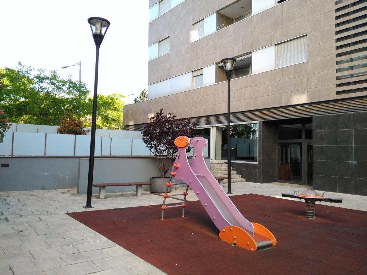 Stylish Flat, 2 Bathrooms And Swimming Pool, Next To The Beach! Sant Adrià de Besòs Extérieur photo